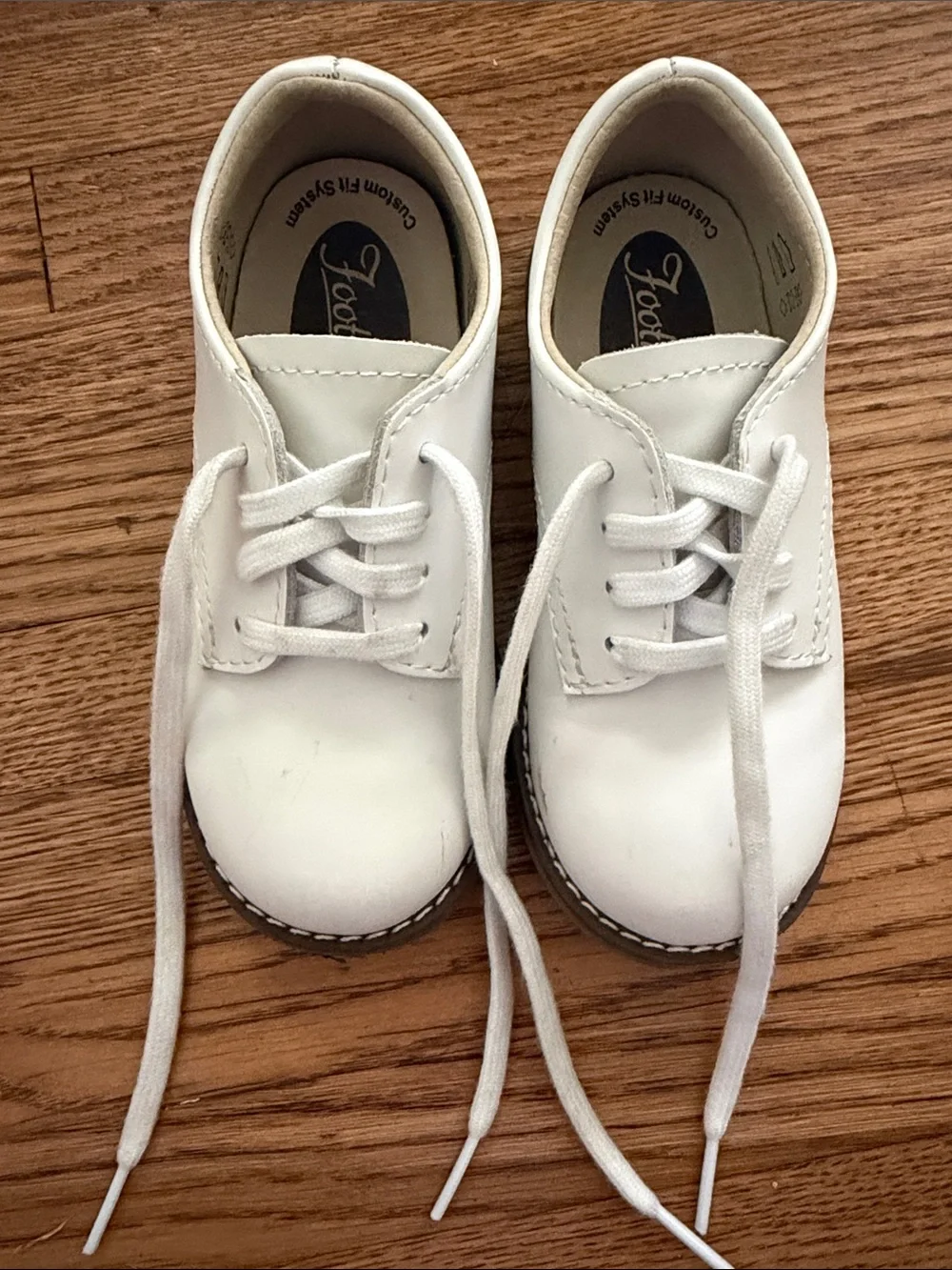 FootMates White Kids Dress Lace-Up Shoes